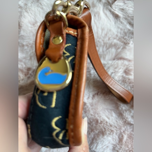 Dooney & Bourke wristlet like new! - Picture 3 of 5